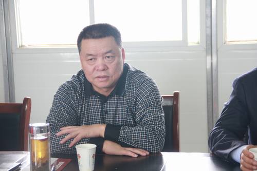 陜煤集團(tuán)總經(jīng)理助理、建設(shè)集團(tuán)聯(lián)合黨委書記、董事長寧興剛節(jié)日期間深入銅煤公司施工生產(chǎn)一線視察慰問