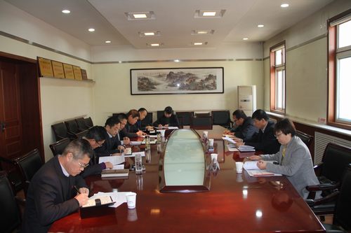 建設(shè)集團(tuán)聯(lián)合黨委副書記、紀(jì)委書記、工會負(fù)責(zé)人侯本英深入銅煤公司督導(dǎo)黨委中心組學(xué)習(xí)研討