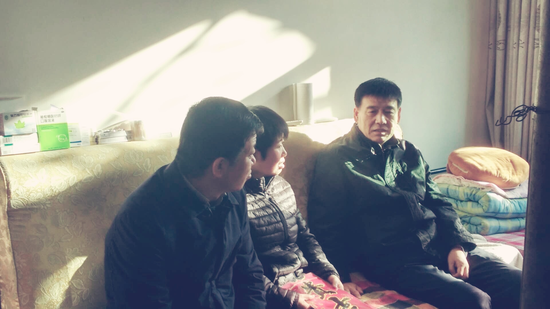 建設集團聯(lián)合黨委副書記、紀委書記、工會主席侯本英一行慰問礦建三公司困難職工