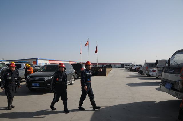 建設(shè)集團副總經(jīng)理王明智深入掘進公司小保當(dāng)項目部一線檢查指導(dǎo)工作