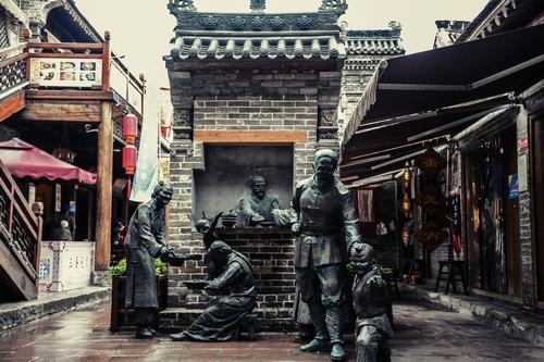 古城，春光里我向你走來