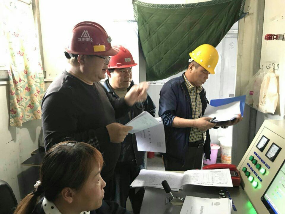 設(shè)備租賃中心現(xiàn)場(chǎng)安全管理黨政齊上陣