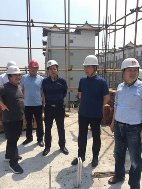 贠公法深入咸陽分公司、天工公司、路橋分公司、澄合分公司工地檢查指導(dǎo)安全工作