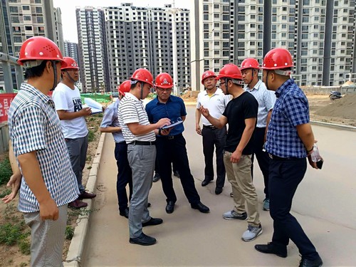王明智深入銅煤1#、2#號(hào)小區(qū)施工現(xiàn)場(chǎng)檢查指導(dǎo)工作