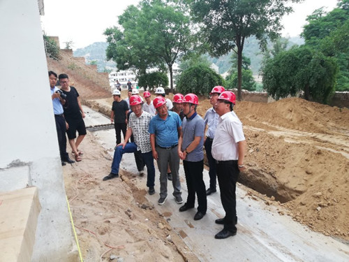 陜煤集團總經(jīng)理助理、榆林合力產(chǎn)業(yè)扶貧公司董事長范京道蒞臨陜煤建設天工公司清澗紅棗深加工項目視察指導工作