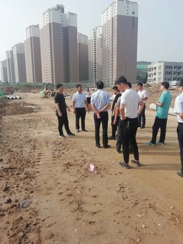 渭南市副市長郭柱國帶隊深入濱河小學周邊配套市政工程指導工作