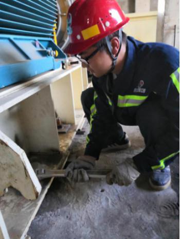 中秋佳節(jié)，我們?cè)诠さ?></div>
                                <div   id=