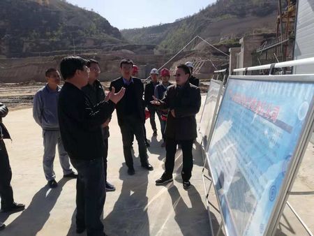 揚州市對口幫扶榆林市工作組組長、榆林市政府副秘書長孫景亮一行蒞臨陜煤建設(shè)天工公司承建的清澗北國棗業(yè)紅棗深加工項目考察指導(dǎo)工作