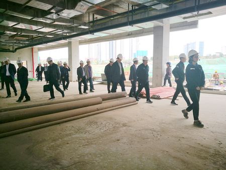 陜煤集團思創(chuàng)學(xué)院觀摩團走進陜煤建設(shè)天工公司承建的陜煤技術(shù)研究院施工現(xiàn)場
