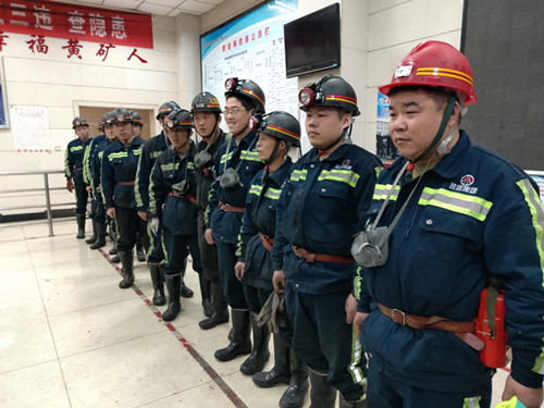 春節(jié)，堅守是最美“敬業(yè)福”