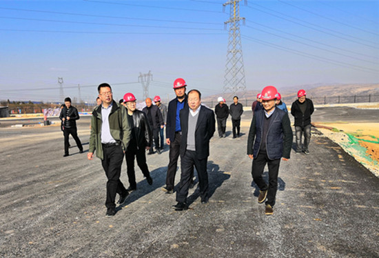 銅川市交通運輸局局長路學敏蒞臨川耀服務區(qū)現(xiàn)場檢查指導工作