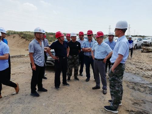 陜西鐵路物流集團有限公司黨委書記、執(zhí)行董事、總經(jīng)理趙國智一行蒞臨靖神鐵路項目施工現(xiàn)場檢查指導工作