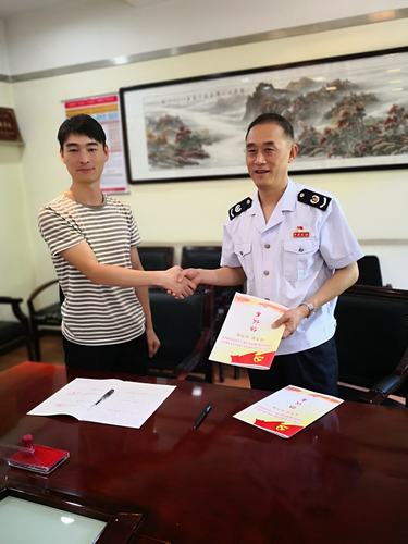 銅川市王益區(qū)第二稅務(wù)分局黨支部同陜煤建設(shè)銅煤公司基層黨支部進行對標(biāo)交流