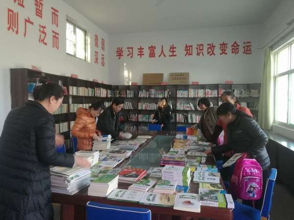 陜煤建設(shè)澄合分公司幫扶建立“農(nóng)家書屋” 爭(zhēng)做愛(ài)心企業(yè)