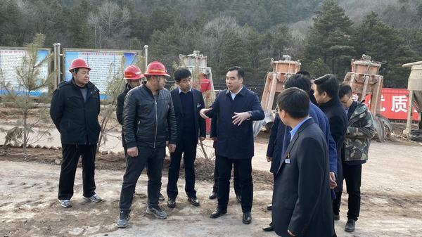 蒲白礦業(yè)公司黨委書記、董事長沈顯華一行蒞臨陜煤建設礦建二公司建莊項目部檢查指導工作