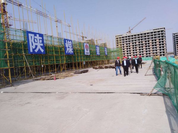 榆北煤業(yè)有限公司副總經理黃永安蒞臨天工公司承建的文體中心工程檢查指導