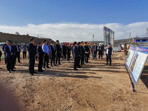 彬州市市長王宏志蒞臨銀西高鐵站前廣場項目實地傳達習(xí)近平總書記來陜視察重要指示精神