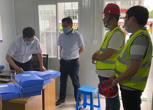 咸陽市相關(guān)部門領(lǐng)導(dǎo)蒞臨城市停車場BOT 項目檢查指導(dǎo)工作