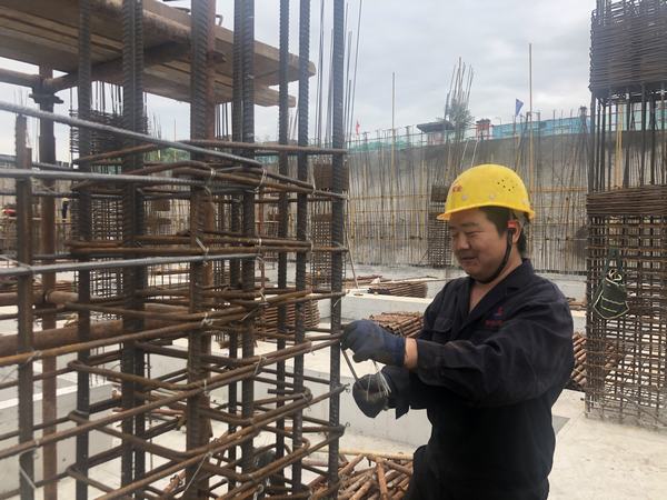 按下快門，定格建設(shè)施工一線最美身影