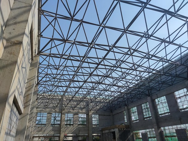 陜煤建設(shè)綠宇公司：中秋獻禮，提前完成網(wǎng)架吊裝