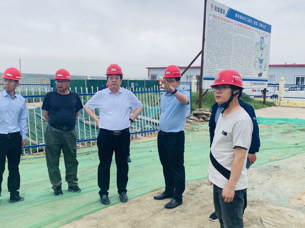 彬長(zhǎng)集團(tuán)黨委書(shū)記、董事長(zhǎng)白永明蒞臨陜煤建設(shè)天工公司施工文家坡礦李家溝風(fēng)井檢查指導(dǎo)工作