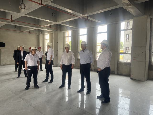 陜西陜煤韓城礦業(yè)有限公司黨委書(shū)記、董事長(zhǎng)張維新蒞臨陜煤建設(shè)韓城分公司下峪口煤礦調(diào)度指揮綜合辦公樓工程檢查指導(dǎo)工作