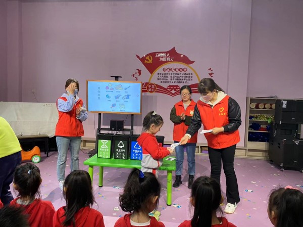 陜煤建設(shè)機(jī)電安裝公司垃圾分類(lèi)進(jìn)校園爭(zhēng)做環(huán)?！靶∵_(dá)人”