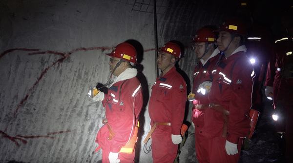 韓城礦業(yè)總經(jīng)理吳杰蒞臨陜煤建設(shè)礦建二公司王峰項目部檢查指導(dǎo)工作