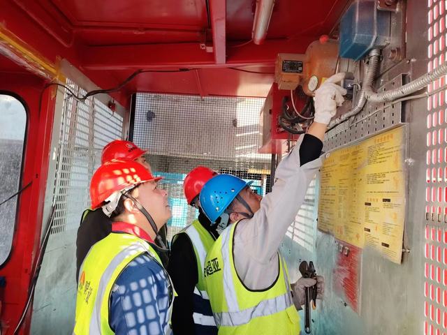 陜煤建設(shè)韓城分公司土建二項(xiàng)目部從“點(diǎn)線(xiàn)面”全面發(fā)力，推動(dòng)“百日安全”走深走實(shí)