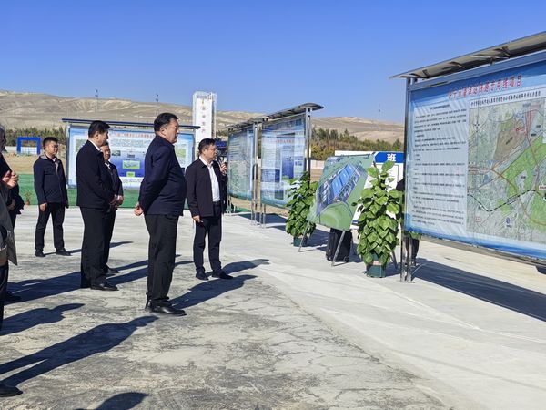 伊犁州州長葉爾夏提?吐爾遜拜蒞臨陜煤建設(shè)天工公司新疆第一項(xiàng)目部參加大型現(xiàn)場(chǎng)觀摩活動(dòng)