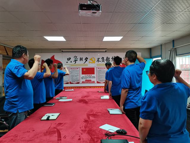 陜煤建設(shè)韓城分公司土建九項(xiàng)目部：開(kāi)展“弘揚(yáng)偉大建黨精神  持續(xù)推進(jìn)黨紀(jì)學(xué)習(xí)教育”主題黨日活動(dòng)