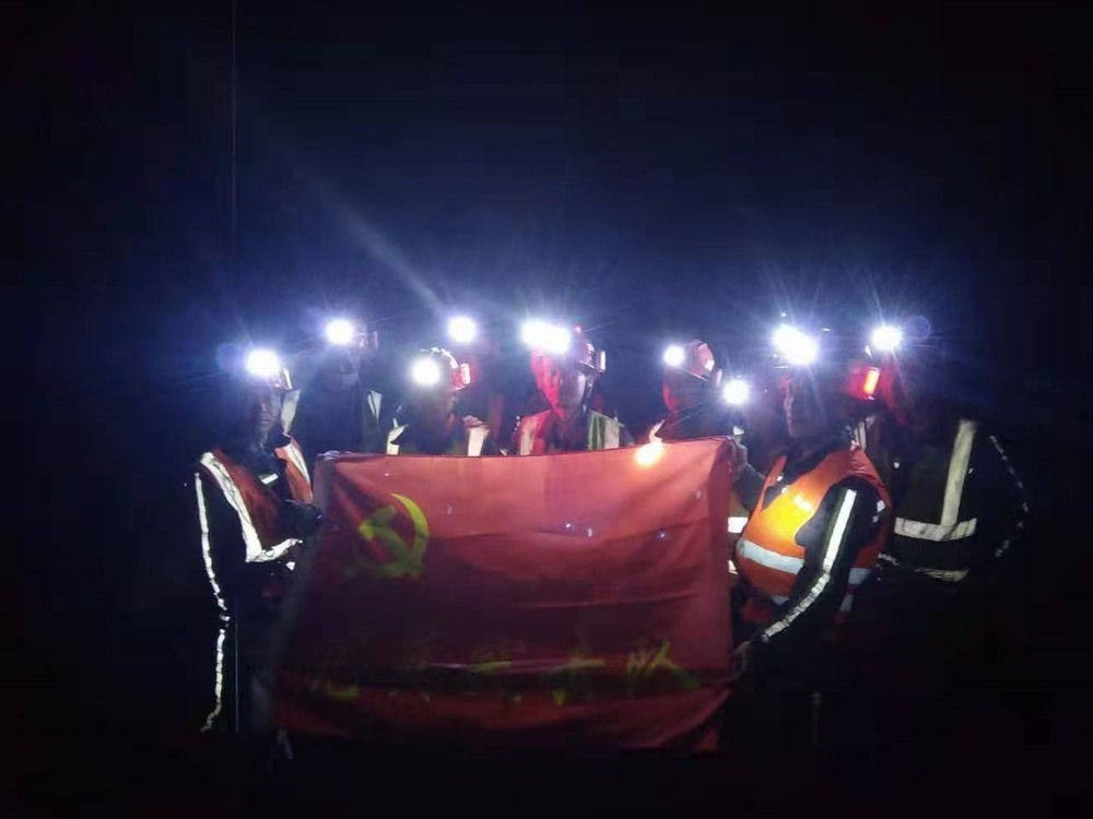 陜煤建設(shè)機(jī)電安裝公司：黨旗在一線(xiàn)飄揚(yáng)