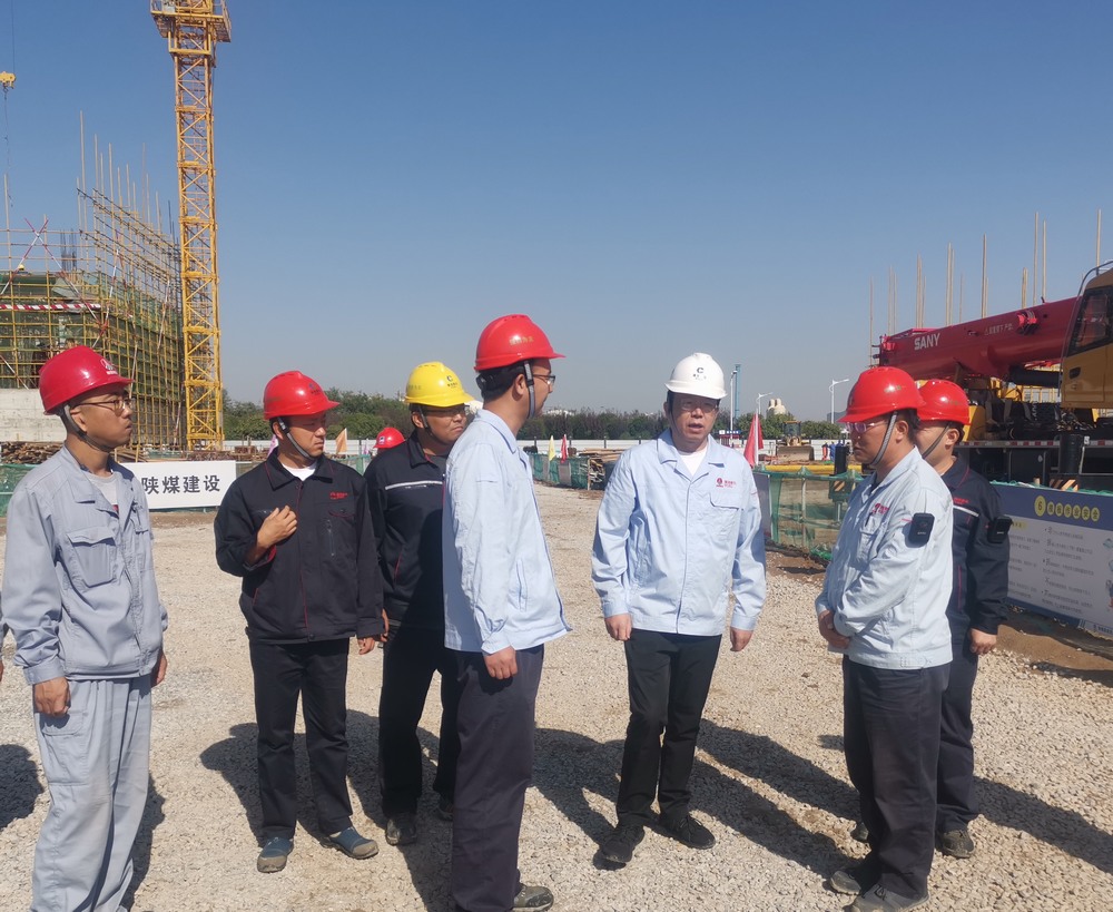 蒲城清潔能源化工有限責(zé)任公司黨委書(shū)記、董事長(zhǎng)封建利一行深入陜煤建設(shè)天工公司基層項(xiàng)目部檢查指導(dǎo)