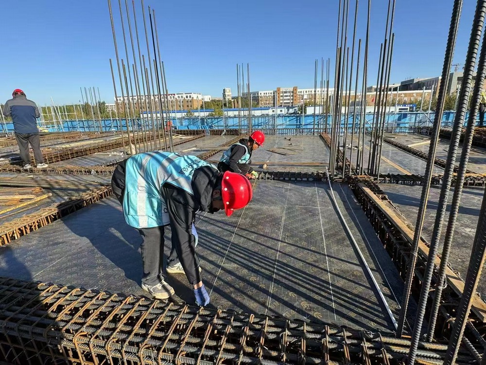 寒冬堅(jiān)守，工地上的最美身影