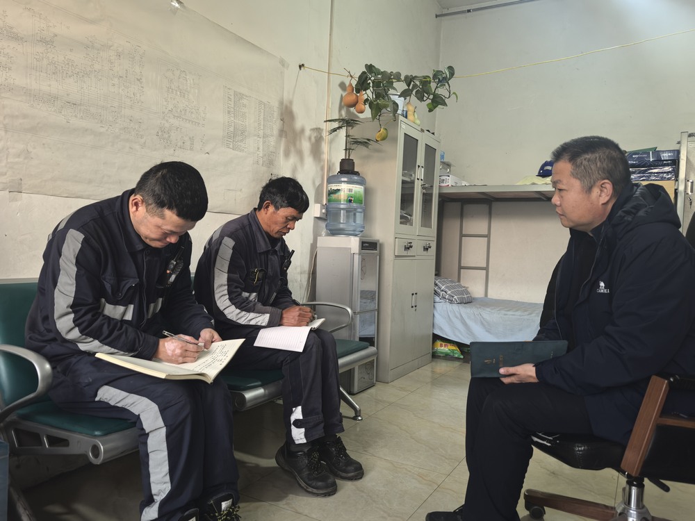 陜煤建設(shè)洗選煤運(yùn)營(yíng)公司紅柳林洗煤廠項(xiàng)目部：打開(kāi)“防艾燈”把好“方向盤(pán)”?駛進(jìn)“法治路”