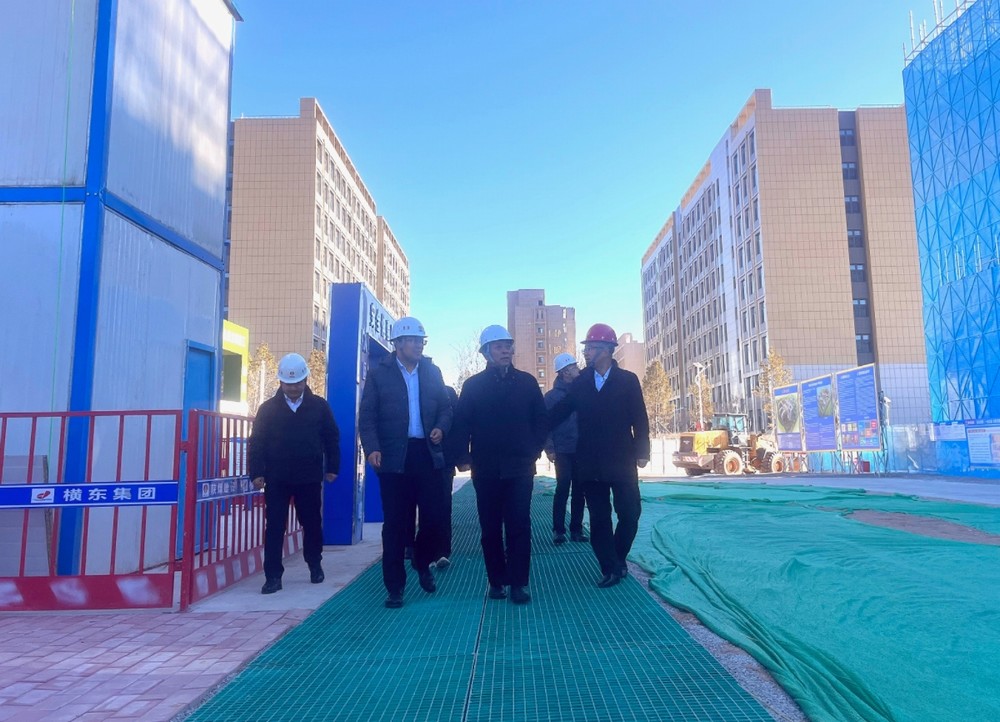 徐五才深入鄂爾多斯應(yīng)用技術(shù)學(xué)院項目部調(diào)研指導(dǎo)工作