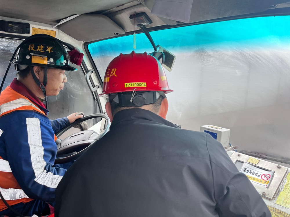 陜煤建設(shè)機(jī)電安裝公司檸條塔項(xiàng)目部：把好輔助運(yùn)輸“方向盤(pán)” 開(kāi)啟煤礦安全生產(chǎn)新篇章