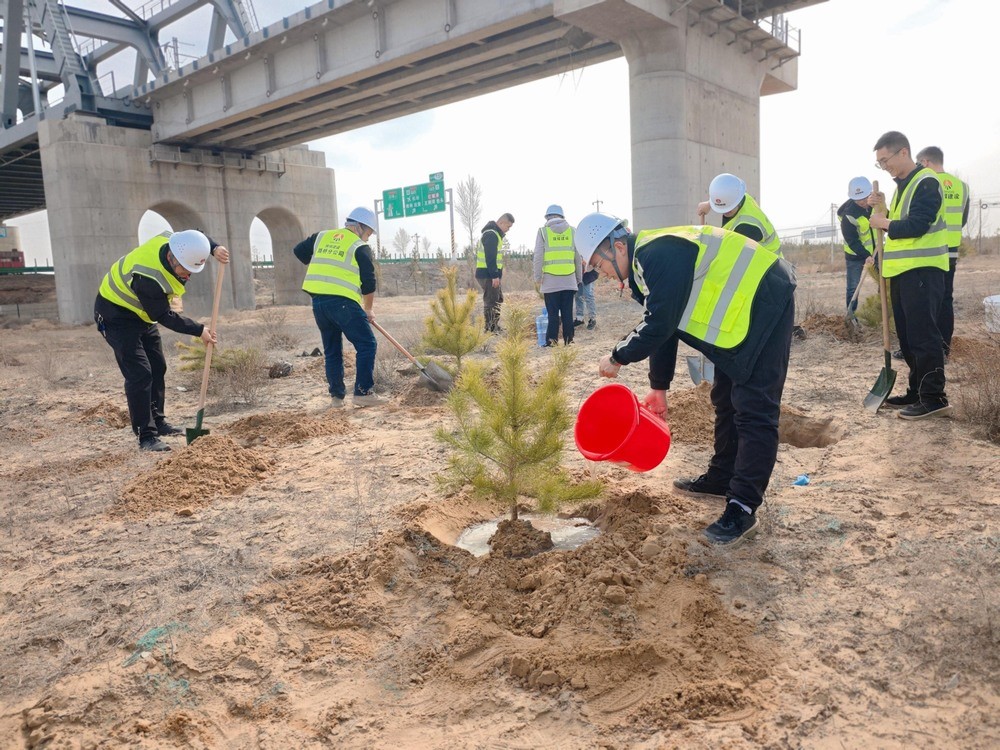 陜煤建設(shè)路橋分公司：夏意漸濃四月天，“青”風(fēng)助力促發(fā)展
