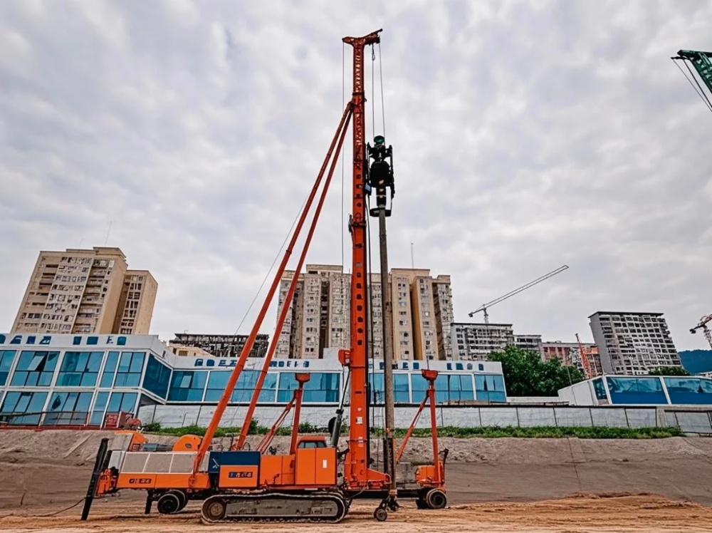 陜煤建設(shè)天工公司土建第二十七項(xiàng)目部：從“施工”到“綠建”，環(huán)保鉆機(jī)為浐灞住宅項(xiàng)目注入生態(tài)動(dòng)能