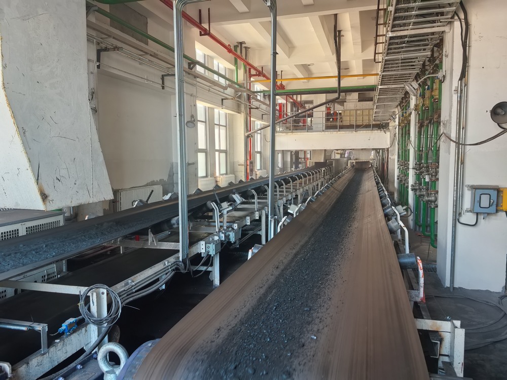 陜煤建設(shè)韓城分公司安裝四項(xiàng)目部：王峰煤礦選煤廠帶煤試生產(chǎn)成功，以攻堅(jiān)之勢(shì)鑄就精品工程