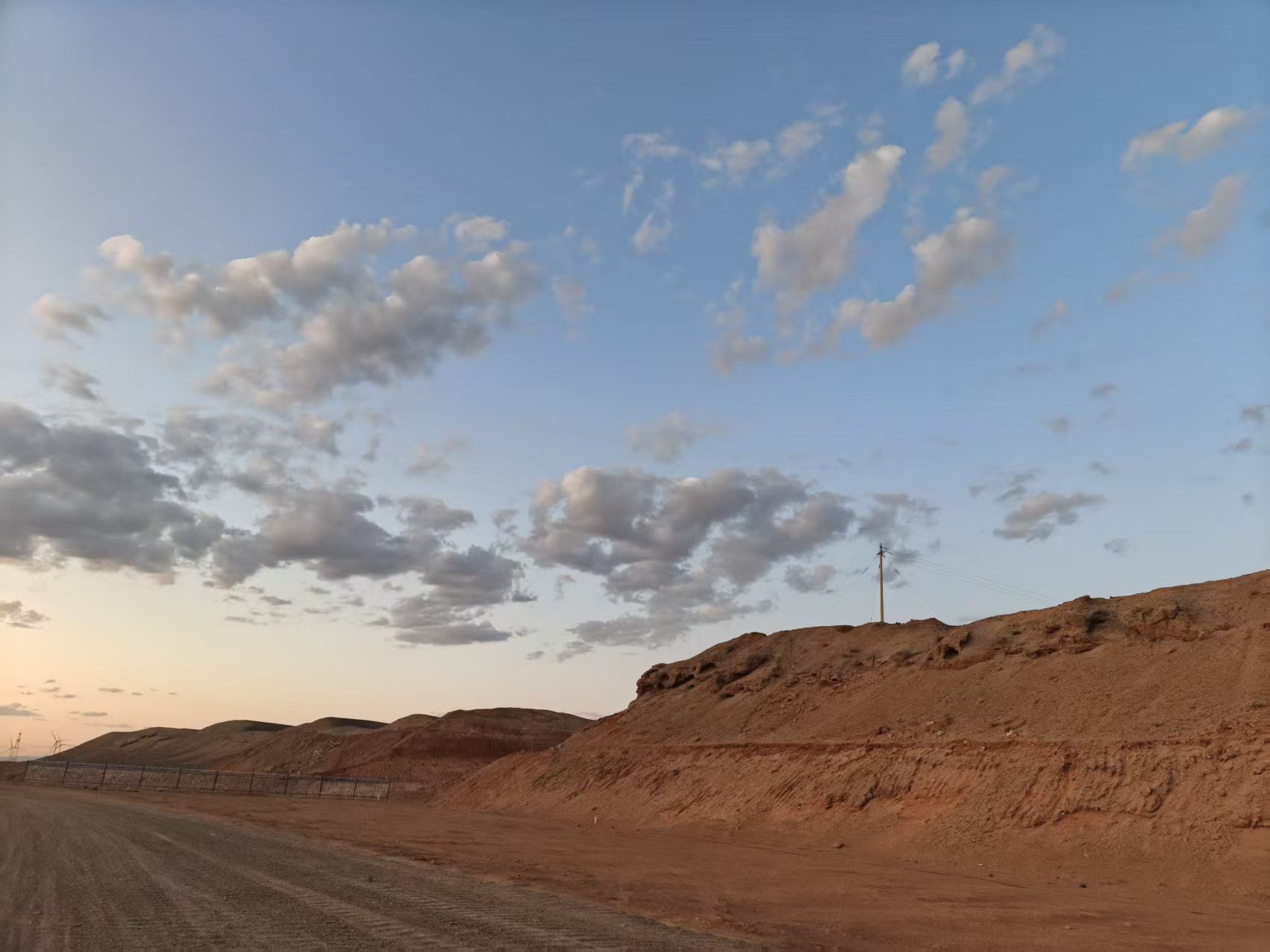 陜煤建設(shè)西北分公司土建第一項(xiàng)目部：職工娛樂(lè)室正式開放 戈壁灘上建起“歡樂(lè)港灣”
