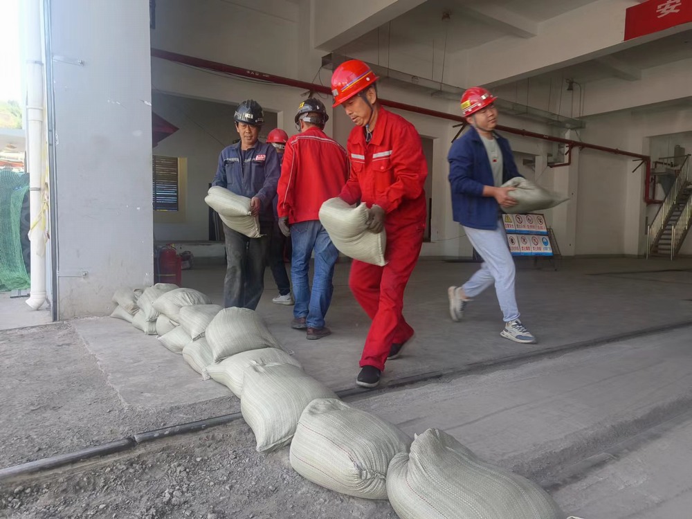 陜煤建設(shè)礦建二公司:嚴(yán)陣以待筑牢防暑防汛“安全網(wǎng)”