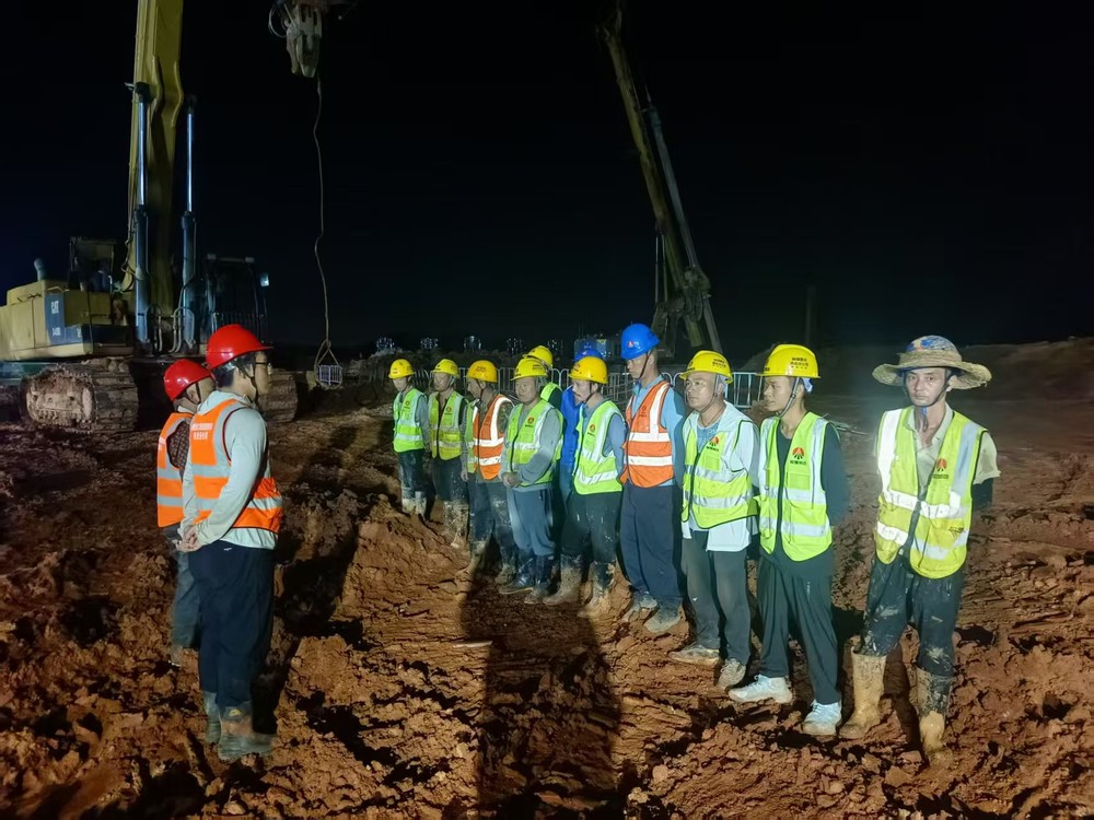 陜煤建設(shè)西北分公司汨羅電廠項(xiàng)目部:汛期“三重防護(hù)網(wǎng)”護(hù)航樁基工程穩(wěn)步推進(jìn)