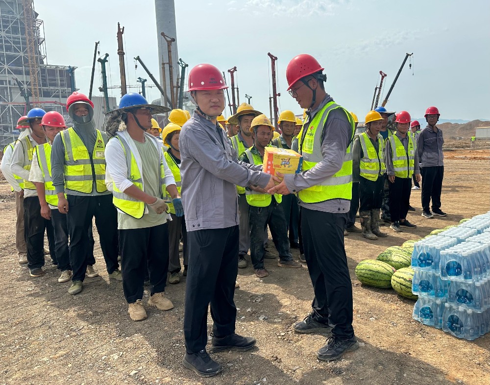 清涼關(guān)懷沁人心 科學(xué)防暑保安全