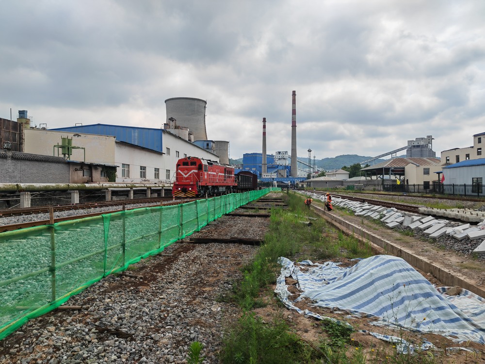 陜煤建設(shè)路橋分公司黃陵項目部迎雨季、戰(zhàn)酷暑、攻堅沖刺保工期