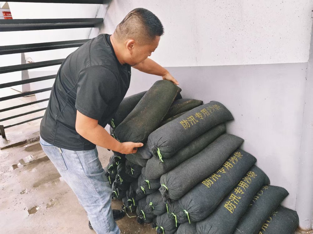 陜煤建設煤礦運營服務分公司：織密安全防護網(wǎng) 筑牢汛期“后勤堡壘”