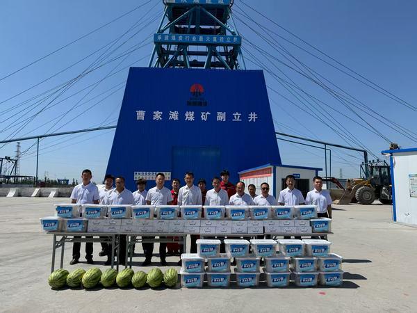 陜西陜煤曹家灘礦業(yè)有限公司領導深入陜煤建設礦建二公司第三項目部“清涼”慰問一線職工