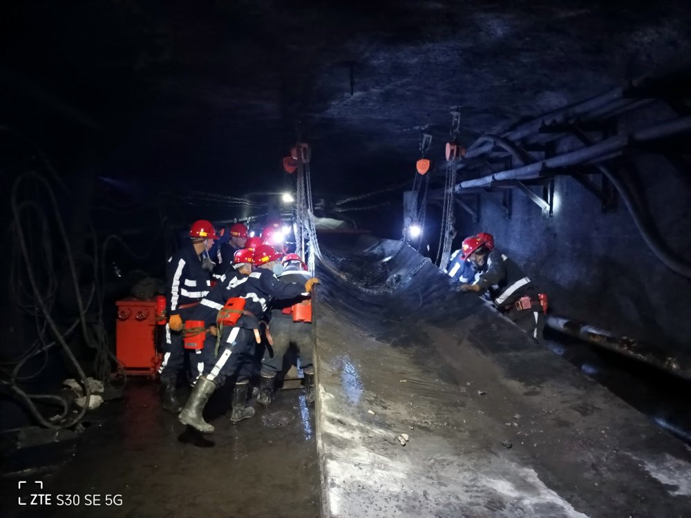 班班聯(lián)動、環(huán)環(huán)相扣！陜煤建設(shè)韓城分公司張家峁項目部“雙一流”班組打造安全生產(chǎn)“動態(tài)防護鏈”