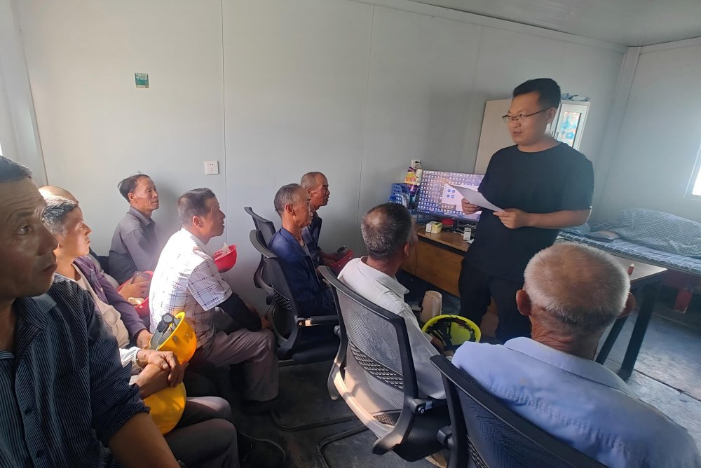 “薪”事落地！陜煤建設(shè)路橋分公司專(zhuān)項(xiàng)監(jiān)督讓農(nóng)民工子女安心上學(xué)