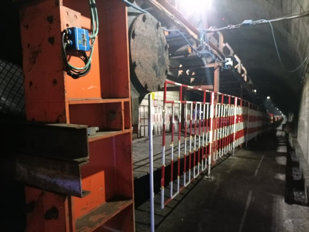 秋實(shí)映礦建！陜煤建設(shè)韓城分公司安裝第四項(xiàng)目部 施工的大佛寺礦4煤西部膠帶大巷二部帶式輸送機(jī)延伸設(shè)備安裝工程圓滿(mǎn)通過(guò)竣工預(yù)驗(yàn)收